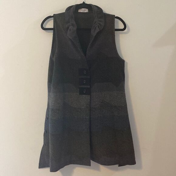 Terra Jackets & Blazers - Terra, Black & Gray Sleeveless Sweater Vest w/Button Accents, Size S, EUC